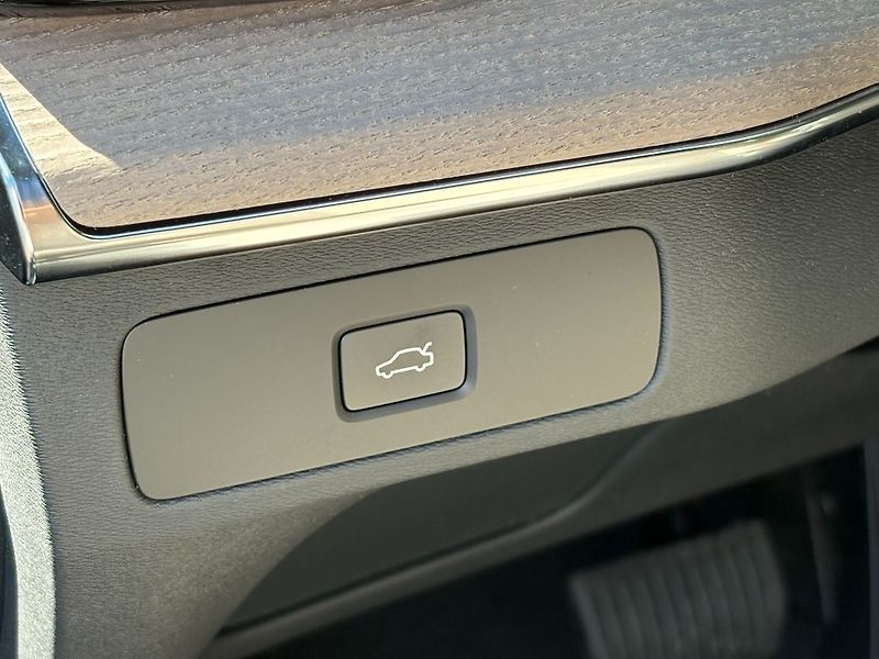 Volvo XC90 Plus Dark B5 184kW - fotka 24 z 26