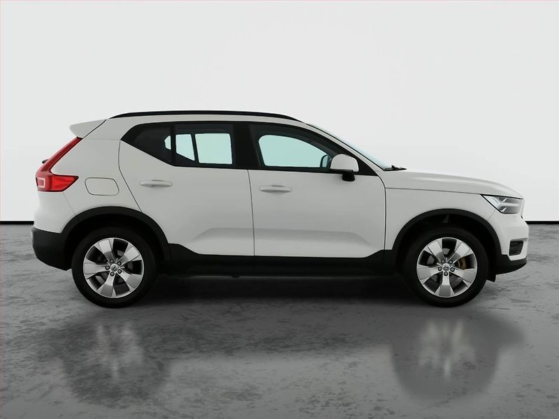 Volvo XC40 (2018) T3 - fotka 6 z 15