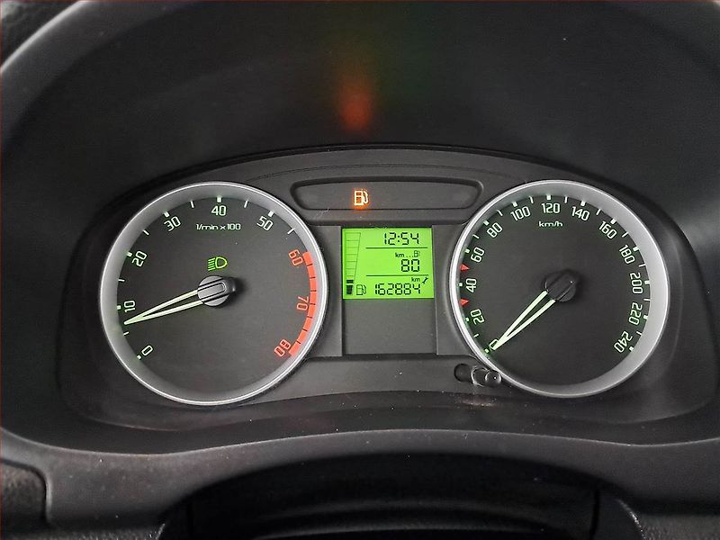 Škoda Fabia (2008) Style 1.6 16V, nová STK, Tažné - fotka 11 z 17