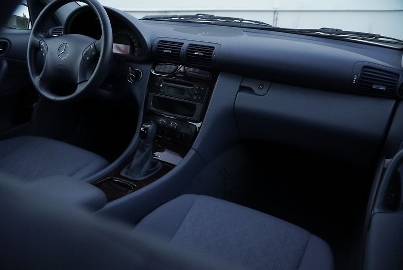 Mercedes-Benz 220 220 CDi ELEGANCE - fotka 14 z 23