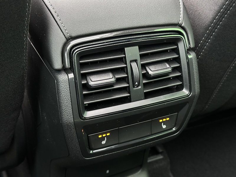 Škoda Karoq 2.0TSi DSG 4x4 Sportline 190PS - fotka 44 z 51