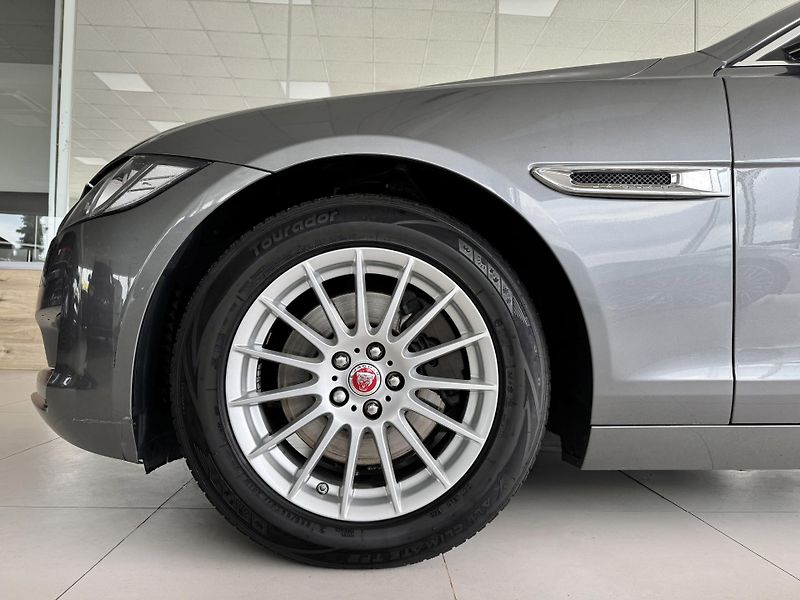 Jaguar XF 20d Prestige*Kamera*Meridian - fotka 34 z 35