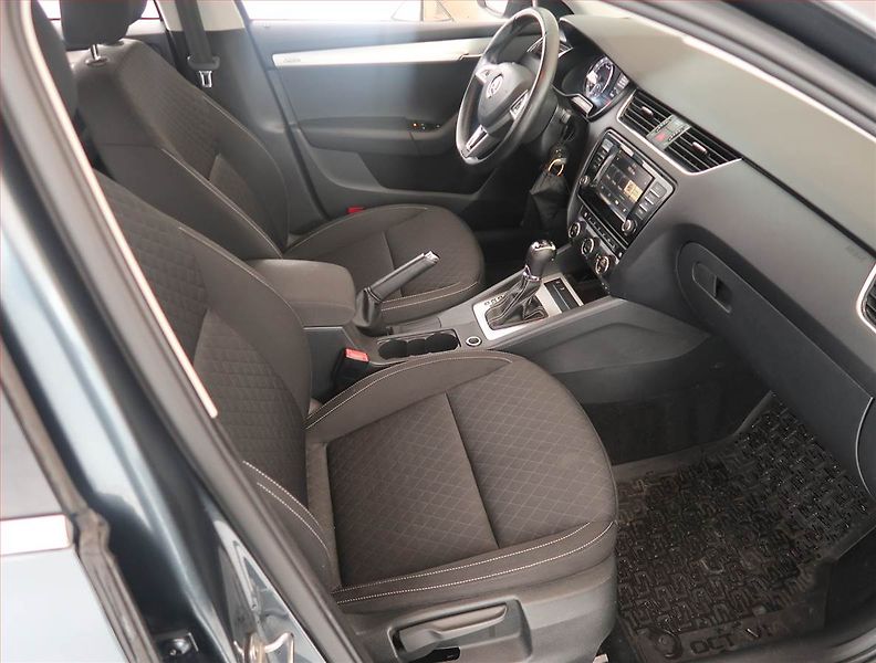 Škoda Octavia (2015) Edition 2.0 TDI, Automat, Navi - fotka 9 z 14