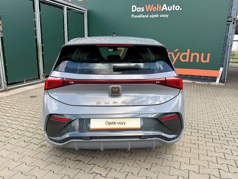 Cupra Born (2023) 150kW / 62kWh Electric - fotka 19 z 23