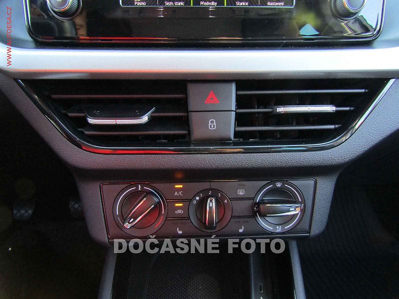 Škoda Kamiq (2021) 1.0TSi, ČR - fotka 16 z 18