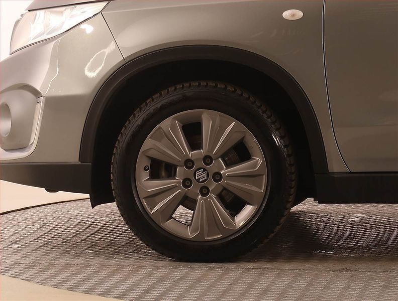Suzuki Vitara (2019) Premium 1.4 BoosterJet, 4X4 - fotka 14 z 21