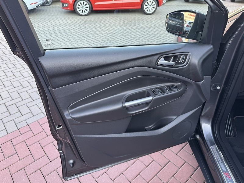Ford Kuga (2019) 2.0 TDCi ST-Line Xenony AT - fotka 31 z 48