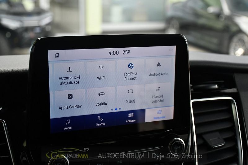 Ford Tourneo Custom 2.0EcoBlue 8.MÍST TITANIUM - fotka 32 z 43