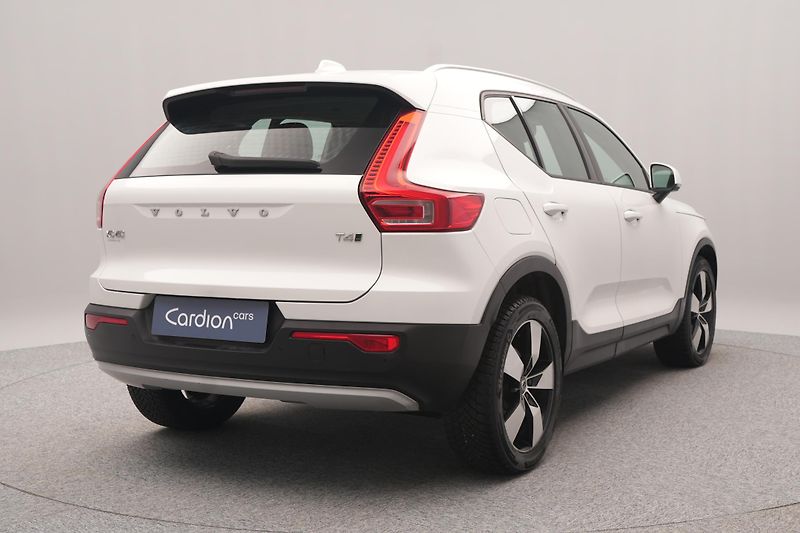 Volvo XC40 T4 AWD MOMENTUM CZ REZERVACE - fotka 9 z 34