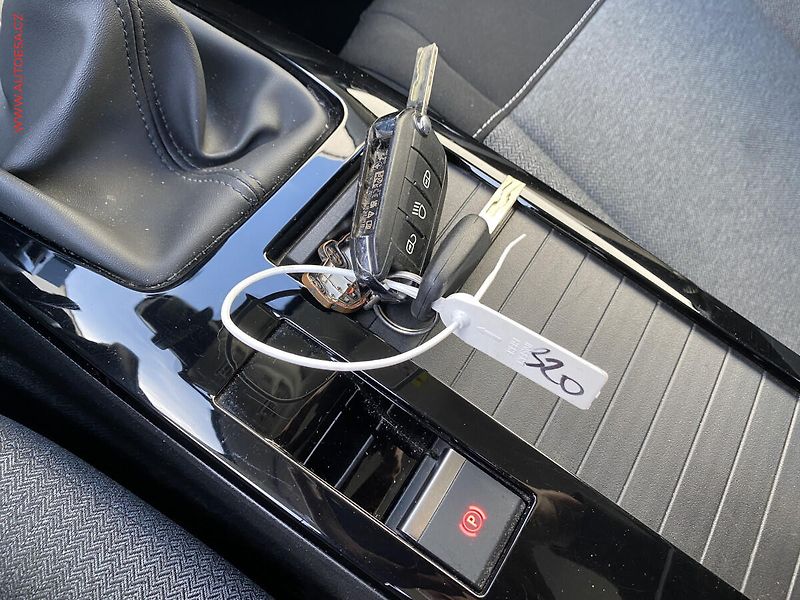 Citroën C4 (2022) 1.2 PT, Feel, LED, kamera - fotka 19 z 19