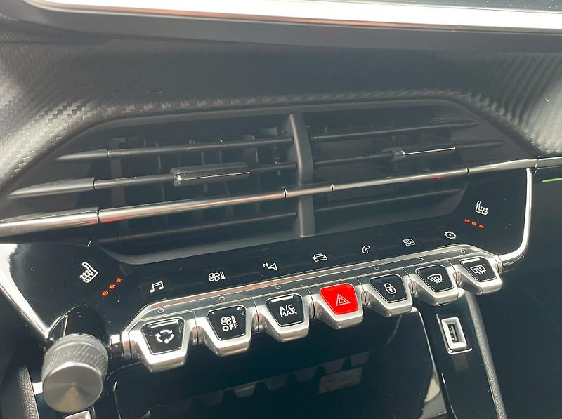 Peugeot 2008 GT 1.2 PureTech 96 kW - fotka 13 z 20