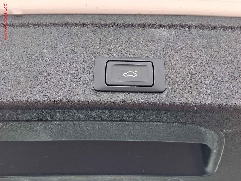Audi A4 (2018) 2.0 TDi, AT, bixen, navi, - fotka 25 z 28