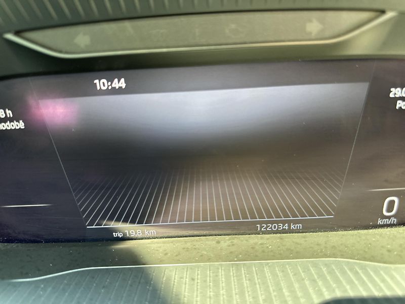 Škoda Superb 2.0TDi-110KW-DSG-DPH-STYLE-NAV - fotka 17 z 20