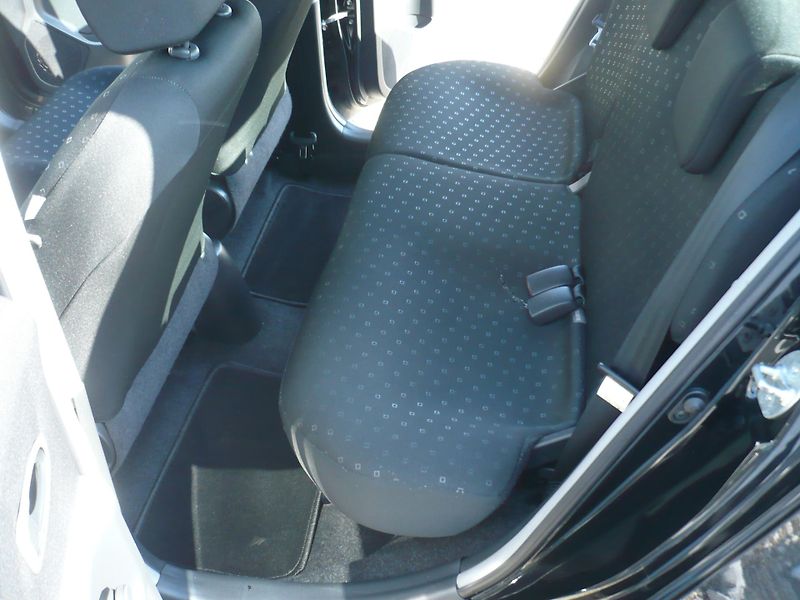 Toyota Yaris 1.0i 51Kw Klimatizace - fotka 15 z 25