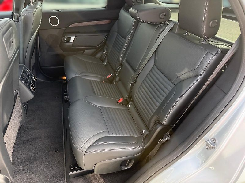 Land Rover Discovery (2022) D250 SE 183kW 4WD CZ DPH - fotka 8 z 11