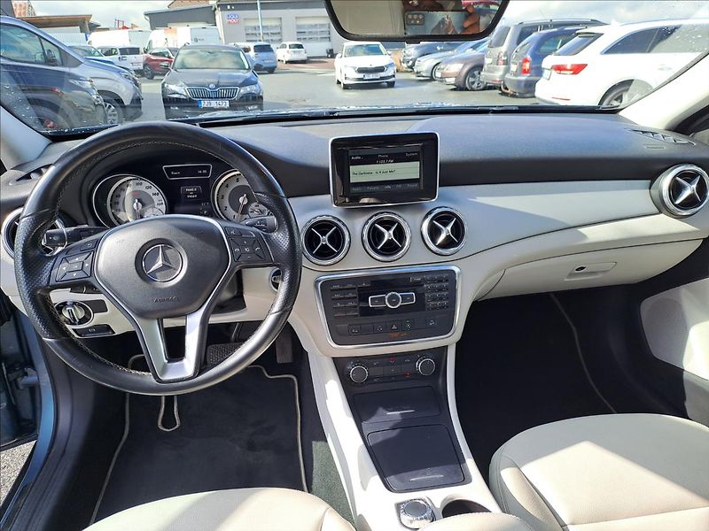 Mercedes-Benz GLA 250 4MATIC AUTOMAT - fotka 11 z 17