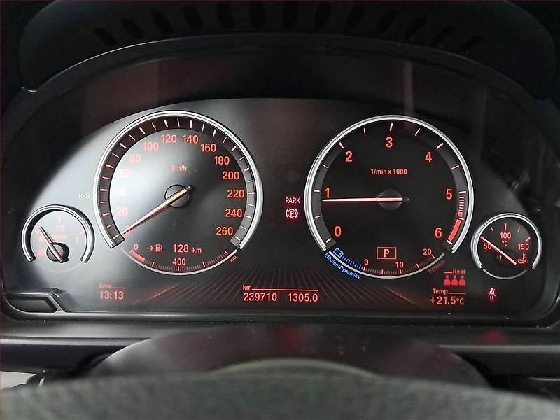 BMW Řada 5 (2012) 525d xDrive, 4X4, Automat - fotka 11 z 21