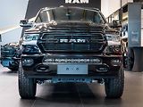 Dodge RAM (2025) 5.7 V8 Laramie Sport 6 LIFT - náhled 9