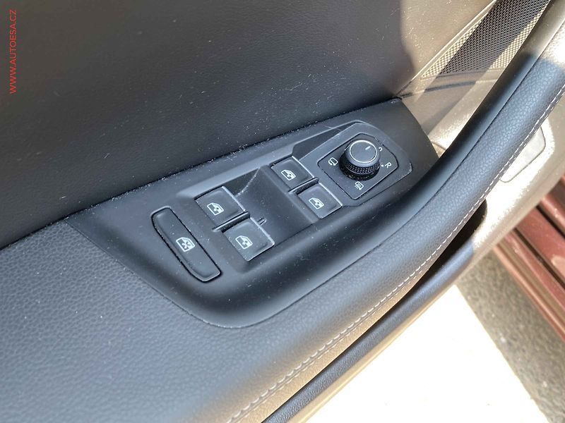 Volkswagen Passat (2016) 2.0 TDi 4Motion, R-Line, DSG - fotka 13 z 20