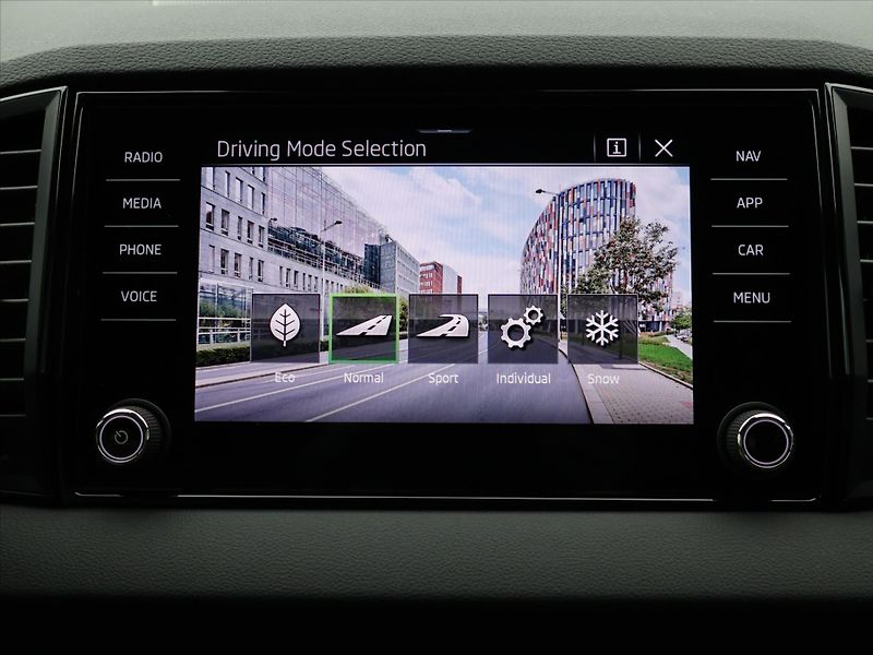 Škoda Karoq 2,0 TDI Sportline 4x4 DSG 1.ma - fotka 33 z 47