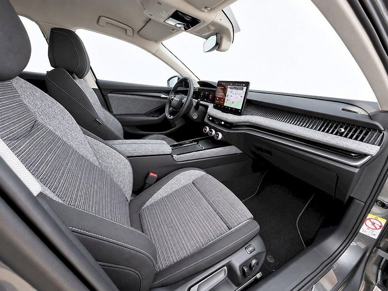 Škoda Superb (2025) SELEC TD 110/2.0 A7F - fotka 17 z 45