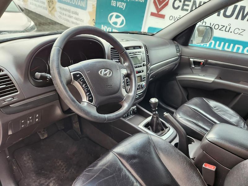 Hyundai Santa Fe (2010) 2.2-145kw-facelift-4x4-tažné - fotka 14 z 23