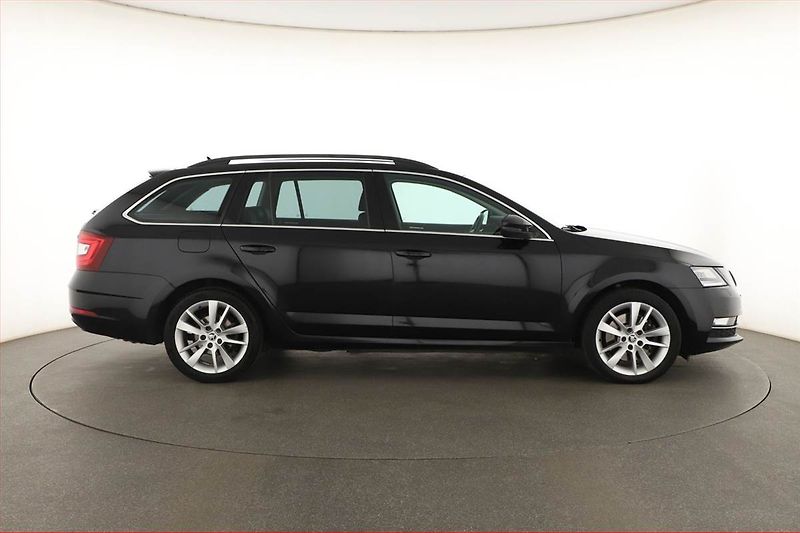 Škoda Octavia (2019) Style 2.0 TSI, 4X4, Automat - fotka 6 z 17