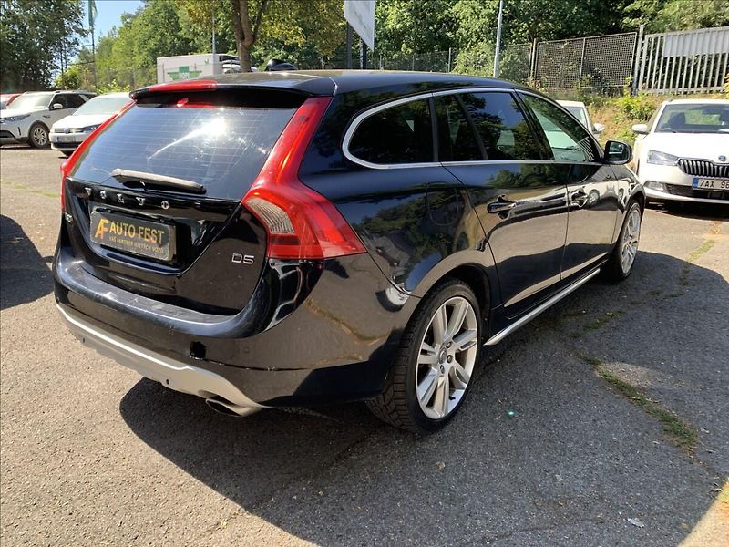 Volvo V60 2,4 D - fotka 5 z 16