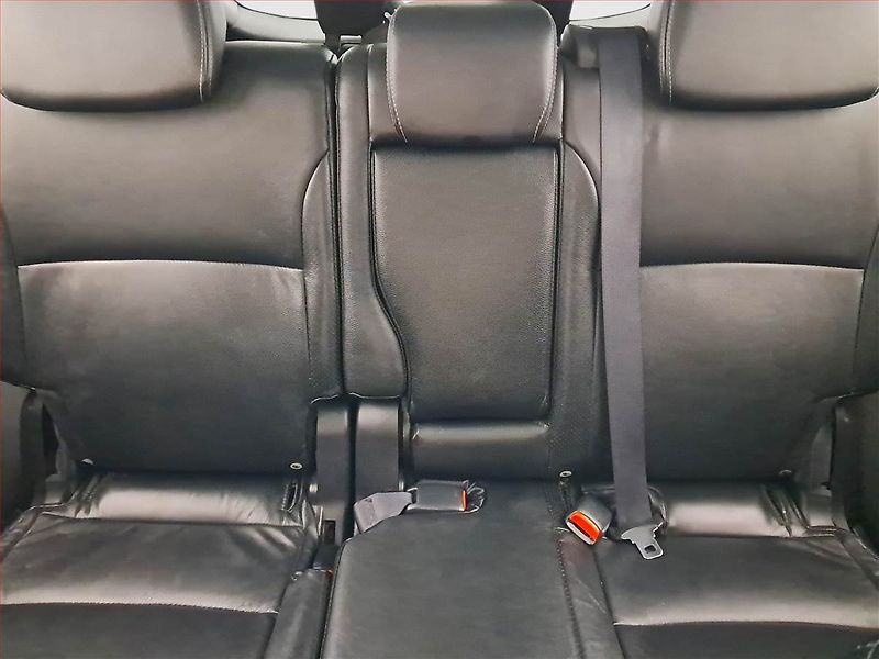 Mitsubishi Outlander (2011) 2.2 DI-D, 7 míst, Navi - fotka 10 z 17