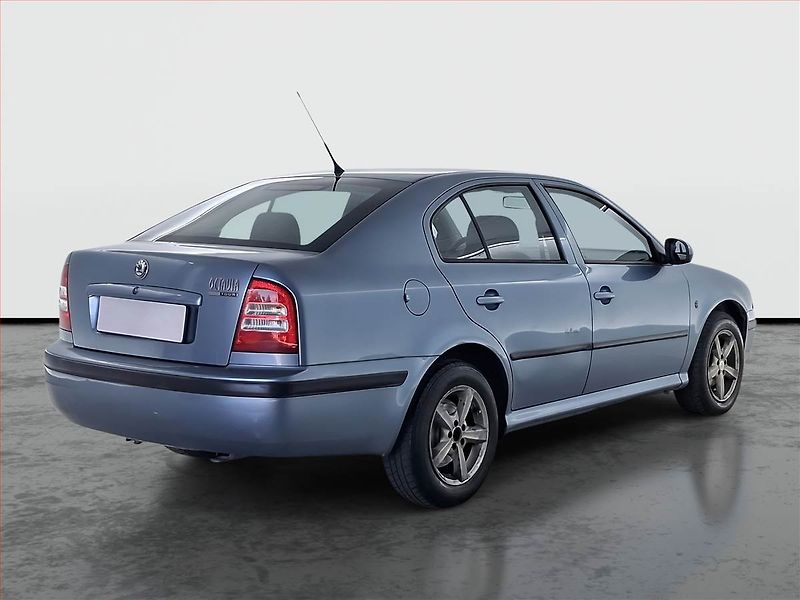 Škoda Octavia (2010) 1.6, nová STK, dobrý stav - fotka 5 z 18