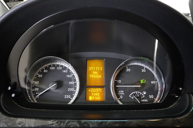 Mercedes-Benz Viano (2014) 3.0 CDi 165 kW LONG 8 MÍST - fotka 17 z 35