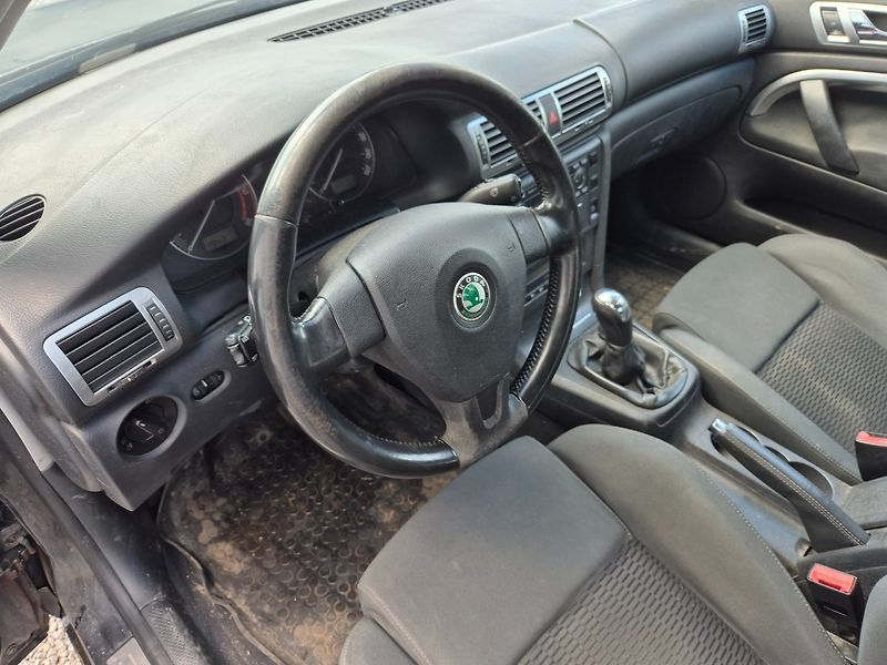 Škoda Superb (2007) 2.0tdi 103kw - fotka 19 z 26