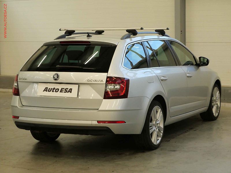 Škoda Octavia (2018) 2.0 TDi, 2.maj,ČR, DSG, park - fotka 4 z 24