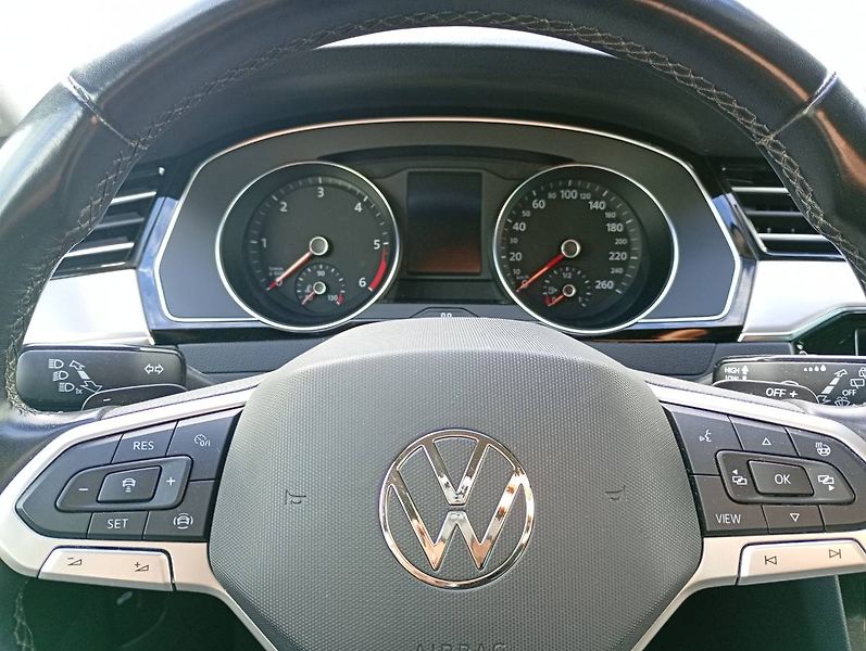 Volkswagen Passat (2021) 2.0 TDI DSG Elegance tažné MAT - fotka 25 z 34