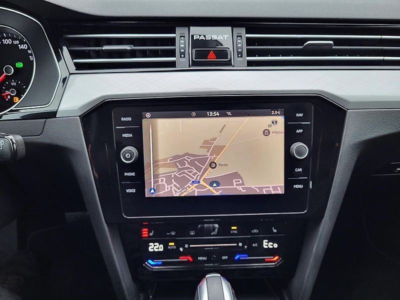 Volkswagen Passat 1.4 TSI PHEV GTE DSG HYBRID - fotka 13 z 46