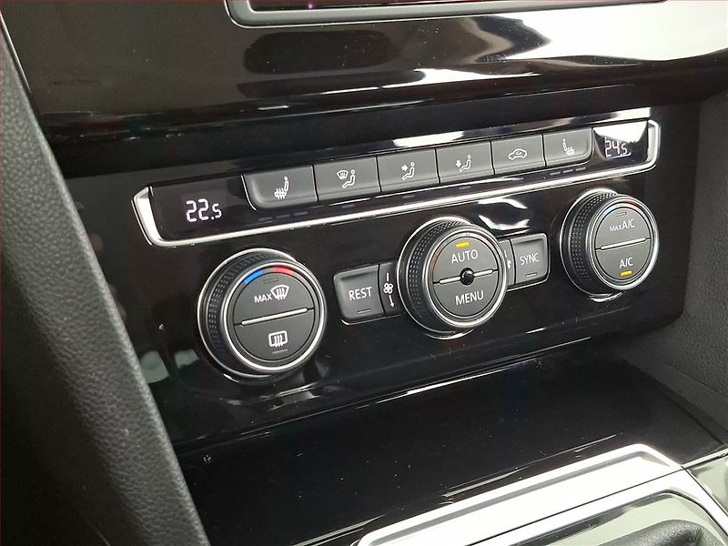 Volkswagen Passat (2016) 2.0 TDI, Automat, Kůže - fotka 16 z 19