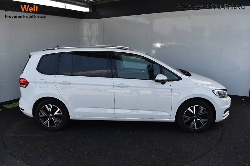 Volkswagen Touran (2022) 2.0TDI 110kW DSG,LED,Active - fotka 6 z 22
