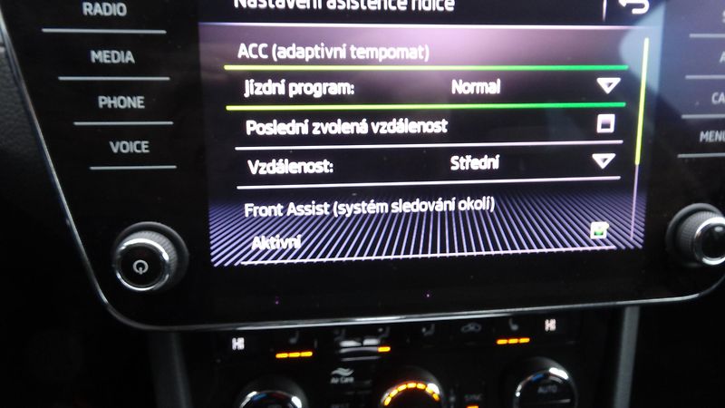 Škoda Superb 2.0TDi DSG Taž.zař. CEBIA  - fotka 18 z 32