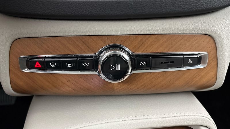 Volvo XC90 2.0 B5 AUT AWD Inscription - fotka 13 z 32