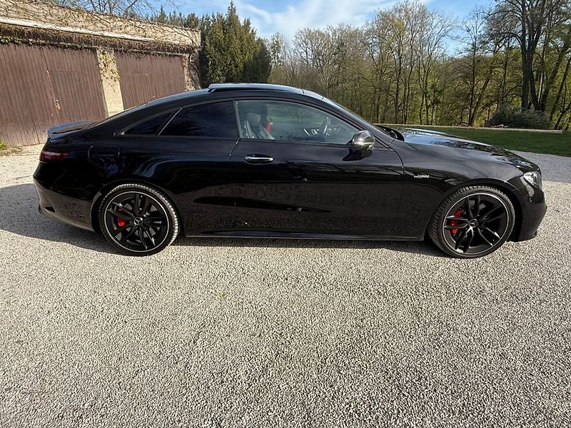 Mercedes-Benz Třídy E (2022) - fotka 69 z 91