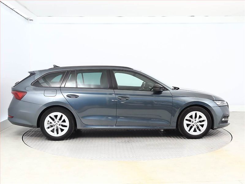Škoda Octavia (2021) 1.0 TSI, Serv.kniha, Navi - fotka 6 z 14