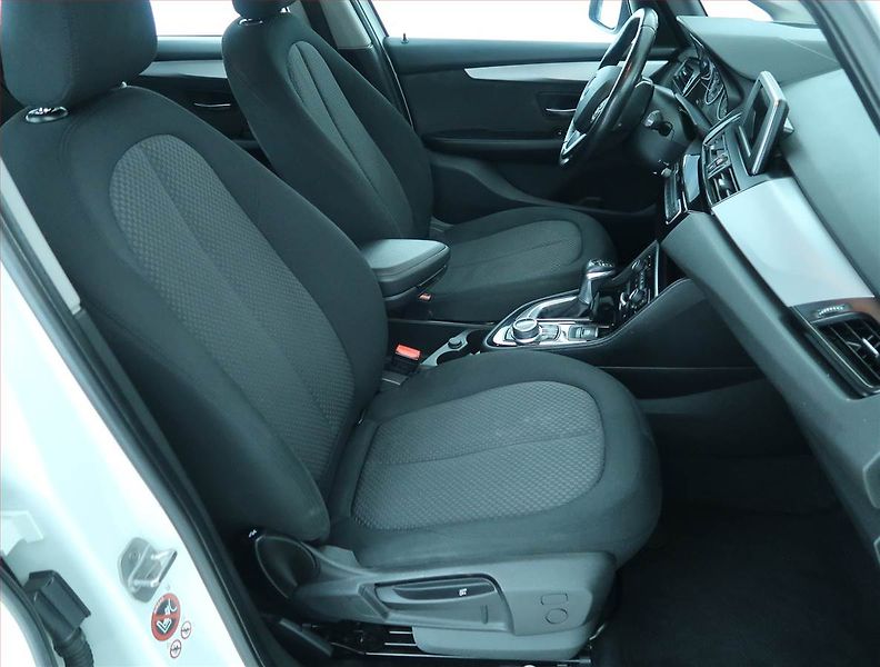 BMW Řada 2 (2017) 218d Active Tourer, Automat - fotka 9 z 23