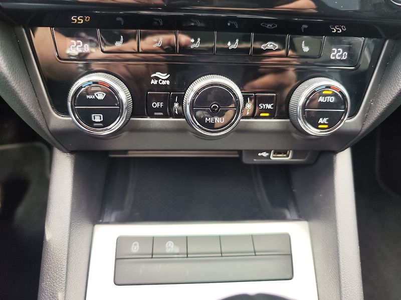 Škoda Octavia 1.6 TDi/85kW Ambition Plus - fotka 19 z 27