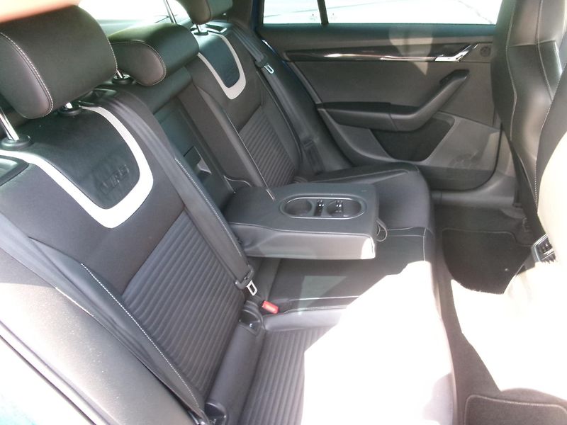 Škoda Octavia (2014) 2,0TSi VRS AC TEMP VÝHŘEV - fotka 17 z 39