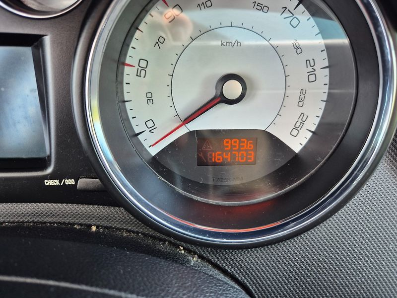 Peugeot 308 (2013) 1.6HDi Xenony , TZ , Nová STK - fotka 22 z 32