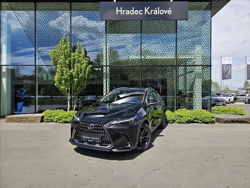 Lexus NX 450h plus 2,5 Prestige - fotka 2 z 16