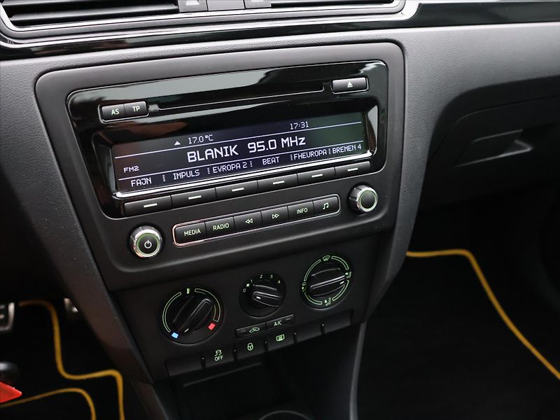 Škoda Rapid 1.2 TSI 63kW MonteCarlo Xenon - fotka 17 z 26