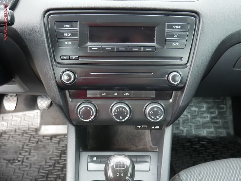 Škoda Octavia (2015) 1.6 TDi, ČR, Active, AC - fotka 13 z 14