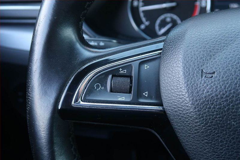 Škoda Superb (2016) 1.6 TDI, Kůže, Navi, Bi-Xenony - fotka 20 z 26