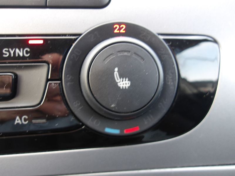 Seat Leon 1,4TSi NAJ.147000km ! NAVI ! - fotka 28 z 38